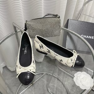 Chanel flat bottomed leather shoes