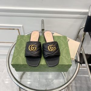Gucci slippers