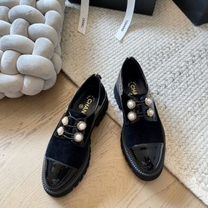 Classic pearl ankle boots from Dior