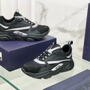 Branded fashionable men's sports shoes